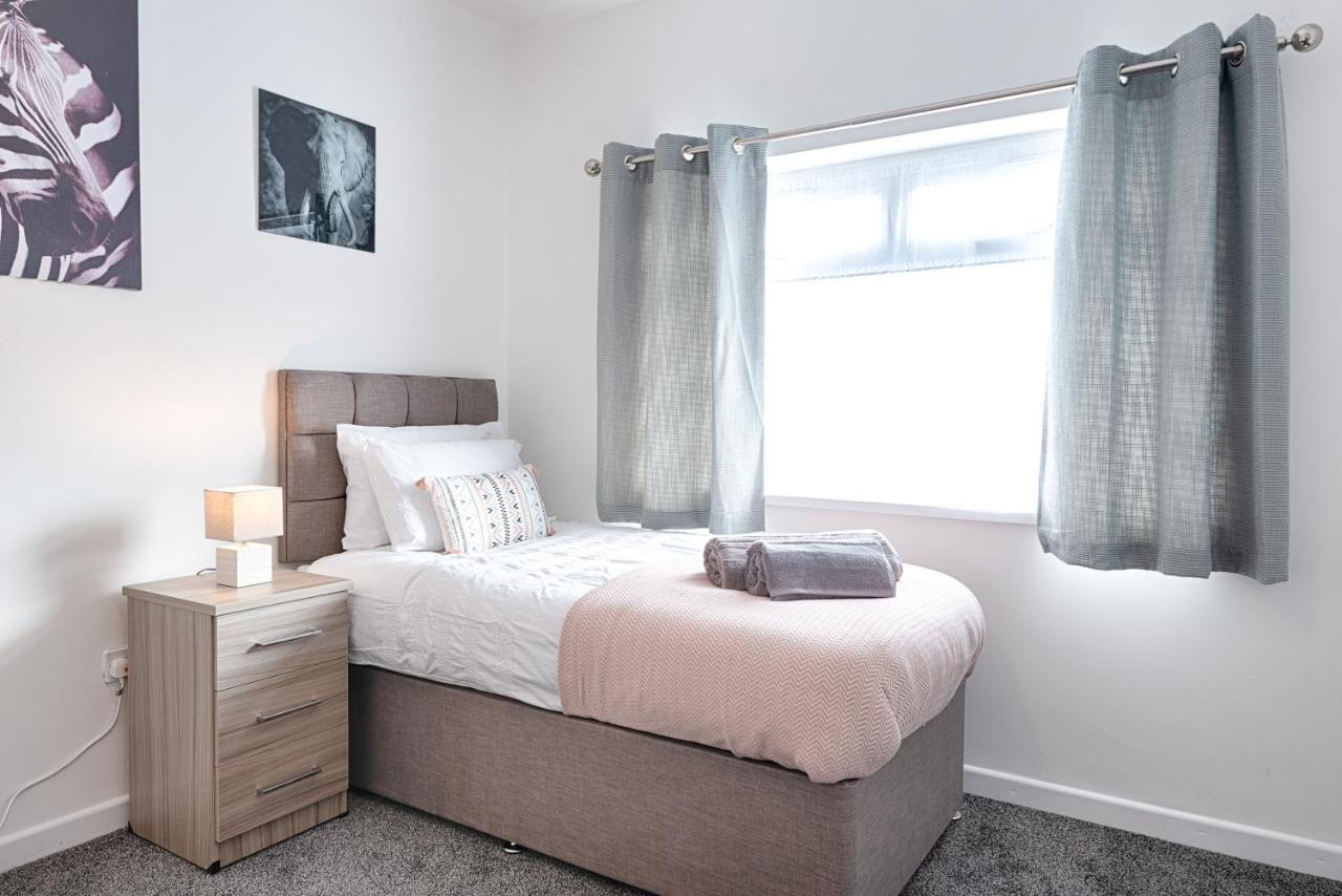 Free Parking, Spacious Rooms, Smart Tv'S All Rooms สวอนซี ภายนอก รูปภาพ