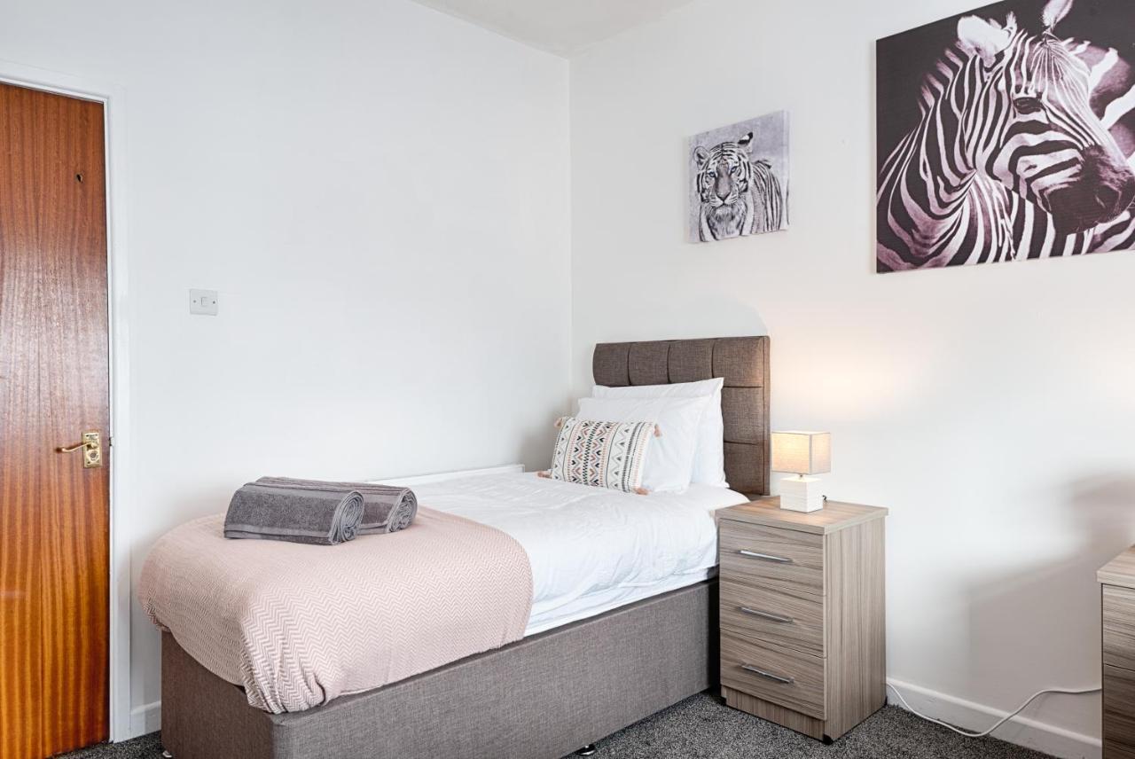 Free Parking, Spacious Rooms, Smart Tv'S All Rooms สวอนซี ภายนอก รูปภาพ